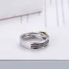 Anelli Dy Twisted Two-color Cross Ring Women Fashion Platino placcato argento tailandese nero Gioielli di vendita caldi