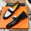 럭셔리 디자이너 공식 캐주얼 신발 가죽 여자 평평한 바닥 클래식 패션 H 금속 버클 컬러 매칭 중립 편안한 게으른 신발