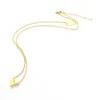 Högkvalitativa designerörhängen för kvinnor Halsband Enkelt V-armband Titanstål Lyxigt hjärta Kärlekshänge Modesmycken