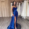 Sukienki imprezowe Glitter Seksowna syrena wieczór błyszcząca z boku ramiona Slit Bodycon Celebrity Suknie z satynową sukienką na bal maturę 2022