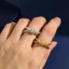 Nuevo anillo de doble nudo de oro rosa de acero inoxidable