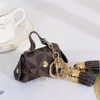 Klassieke gedrukte munten PUN PU LEDER KEYCHAIN ​​MET TASSEL PROTABLE MINI WORDET Opbergzakken modeontwerper tas charme hanger 7 kleuren lov