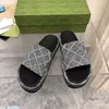 Designer de plataforma Slippers Sandálias de letra grossa de verão de verão de verão para mulheres mocassins de couro de borracha