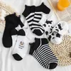 Socken Strumpfwaren 5 Paar Farben Schwarz und Weiß Gestreifter Jacquard Kurze Damen Flacher Mund Sommer Dünn Cartoon Milch Niedlich Süß