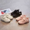 2022 الأطفال شبكة أحذية رياضية جديدة غير قابلة للتنفس للأطفال شبكات الهواء الساخنة للأولاد والبنات الأحذية الرياضية Summer G220527