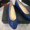 2023Designer Dress Spring och Autumn 100% Cowhide Letter Bow Ballet Dance Shoes Fashion Women Black Flat Boat Shoe Lady Leather Trample Lazy Loafers Large