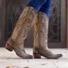 Wedge Cowboy Boots dla kobiet skórzane masywne obcasy spiczaste palce białe haftowane zachodnie buty poślizgnięte botki żeńskie 220725