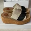 designer di lusso da donna estate pantofola sandali con zeppa pltform sandali da donna flat sandlas mulo legnoso nero beige lettera bianca cursore tela stampata designer sandel