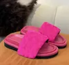 2022 Summer Summer Women's Fashion Slippers أحدث وسادة حمام سباحة مريح النعال المريحة للرجال الحيوية على طراز Fluffy Home Walking Non-Slip 35-45