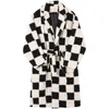 남자 트렌치 코트 겨울 남성 패션 블랙 흰색 사각형 가짜 모피 트렌치 코트 외부웨어 수컷 빈티지 스트리트웨어 긴 가디건 망토 재킷 오버 코트 220826