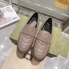 Damen-Slipper, modische Abendschuhe, klassischer Designer-Schuh mit Buchstaben, V-förmiger runder Zehenbereich, Slip-on-Schuh aus echtem Leder mit flachem Absatz