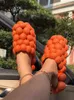 Pantoufles New Summer Bubble Femmes Eva Sandales Souples Aléatoire Litchi Accueil Chaussures Peanut Slides Hommes Plage Massage Flip Flop Plus Size48 220708