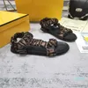 2022 Luxe sandalen vrouwen slipper mannen glijden lederen sandaal dames haaklus casual schoenen 35-42 W2232