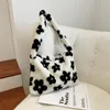 Sacs de soirée Femmes Automne Hiver Belle Fleur Noir Et Blanc Sac À Main Femme En Peluche Simple Épaule Messenger Aisselle BagEvening