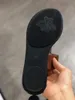 Luxe designer slippers Flip-flops Leren teenslipper met dubbel metaal Zwart Wit Bruine pantoffels Zomerse strandsandalen met DOOS US11 NO6