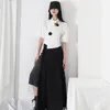 TWOTWINSTYLE Camicie ritagliate casual bianche Camicie donna moda coreana asimmetrica collo irregolare femminile manica corta 220511