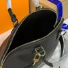 Luxurys Woman Designers Shell Tote äkta läder handväska messenger shopping crossbody påsar axelväskor totes handväska