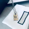 Europa Amerika Designer Halskette Mode Stil Herren Dame Titan Stahl Frauen Mann Schmuck Gravierter Buchstabe Überzogene Splitter Gold Halsketten mit einzelnem Herzanhänger