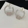 Designer Smycken Örhängen Kvinnor Smycken Mode Double Letter Pearl Earring Lyxig Högkvalitativ Rose Gold Tillbehör 223263rl