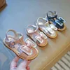 Nuovo marchio Open Toe Sandali per ragazze Papillon Sandali in pelle Sandali per bambini Scarpe per ragazza Moda con strass Ciondolo Sandali per bambini F03153 G220523