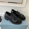 Scarpe di marca Morbida pelle bovina Uomo Donna Mocassini Piattaforma Sneakers Gomma Nero Bianco Pelle lucida Robusta testa tonda Sneaker Fondo spesso Aumenta la scarpa 35-46