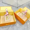 Kosmetiska väskor Scott Transparent Box Round Bag Fashion Letters PVC Leather Gold Metal With Silk Scarf Women Handväskor Purse316x
