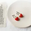 Boucles d'oreilles Clip-on Vissé Tempérament Coréen Simple Sweet Lovely Strawberry Fruit Résine Acrylique Rouge No Piercing Clip On WomenClip-on