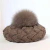 Sombrero de lana hecho a mano Mujeres Color puro Boina de punto japonesa Moda Fox Fur Ball Hat AllMatch Venta al por mayor J220722