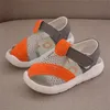 Bebek kız ayakkabıları için yaz yürümeye başlayan çocuk sandaletleri renk net bez nefes alabilen erkekler çocuk bebek spor kız sandaletleri 220527