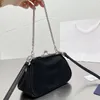 Designer Triangle Evening Påsar Cloud Tote Chain Elegant Clutch Ladies Pouch Leather Clip Bag Crossbody Carrying Cloud Bag