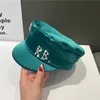Varumärkesdesigner Spring Summer Caps Women Diamond Letter Flain Sboy Cap Baker Boy Hat Visor 220507
