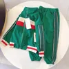 Set di abbigliamento per bambini per bambini ragazzo a due pezzi abiti di moda lettere tracce giacca con cerniera top pantaloni casual set da bambino sportivo