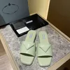 2022 Luxurys Designers Sandals Patent Leather Women Slippers High Heels Interted Triangle Logos Pure Color Flops Letter Flat Slides Stylist Shoes