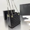 Kolekcja 2022P France Women Bags Mini Quild Caviar skórzana cielęca prawdziwa złote metalowy sprzęt Matelasse łańcuch torebki na ramię 17x15 cm