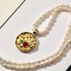 Collane con ciondolo Dea Semplice INS Vento Temperamento gentile Piccolo europeo e N Sole Luna Design moneta d'oro Collana di perle naturali Pendente