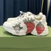 Роскошные дизайнерские туфли Vintage Rhyton Leather Strawberry Sneaker с принтом Mouth Tiger Web Mens Women Casual Trainer Oversize Sneakers Jrun