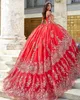 ثوب كرة الدانتيل الأحمر فساتين Quinceanera المرتبطة قبالة كتف الأميرة برموز ثوب المسح القطار Tulle Sweet 15 فستان تنكري