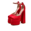 2022 NOUVELLES CHAUSSURES DE VRAPHIE SEXY FEMMES POMMES 14 cm Sandales épaisses à talons hauts hautes Chaussures Femme Bride Red Wedding Satin Talons