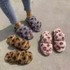 Pantofole da donna 2022 Pantofole invernali da interno in pelliccia da casa Full Furry Soft Fluffy Plush Flats Heel Anti Slip Luxury Designer Shoes Casual Ladies