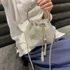 Diamond Tassel Evening Clutch Bag Kvinnor Luxur Designer Silver Metal Ring Handle Shiny Crystal Bucket Purse Bridal Wedding Party