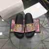 Erkek Tasarımcılar Slaytlar Kadın Terlik Moda Lüksler Çiçek Terlik Deri Kauçuk Daireler Sandalet Summer Plaj Ayakkabı Soafers Dişli Dipleri SL