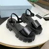 2022 Monolith Luxurys Designer Women Sandals Summer Buckle Strap Patent Leather Original Box Classics 넓은 단단한 패턴 캔버스 슬리퍼