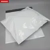 100 stcs aangepaste plastic zak geprinte witte kleur poly mailer voor levering kleding cadeau verpakking zakken benodigdheden 220704