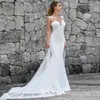 2022 Modest Nya Lace Appliques Mermaid Bröllopsklänningar En linje Sheer Bateau Neckline Se igenom Knapp Lace Back Bridal Gown Cap Sleeves