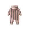 新生児のフード付きロンパーズキッズデザイナーロンパーカシミア長袖厚いワンズボディースーツジャンプスーツチルドレンブティック衣類ブラウンコート