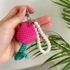 LLavero de tejido de cadena de perlas con flor de tulipán hecho a mano para mujer y niña, colgantes de bolso de ganchillo, llavero de coche, abalorios, regalo de joyería