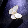 Luxe ontwerp damesstijl natuurlijke schelpbroches zilveren pin vlindervorm borstspeld voor Gift224S