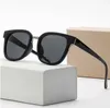 Inte tillgängligt !! Modepar Luxurys Designers Solglasögon för kvinnor Mens Designer Sun Glasögon Utomhus Drive Holiday Summer Polarised Woman Solglas Box Q06081