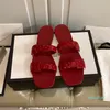2022 Pantofole da donna firmate Designer Sandali in gelatina con catena in plastica Pantofole piatte color caramella da donna estive Stilista in pelle verniciata di moda