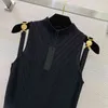 Mode 2023 ontwerper ontwerp vroege lente nieuwe Medusa metalen accessoires jarretelontwerp elastische wikkelrok gebreide jurk